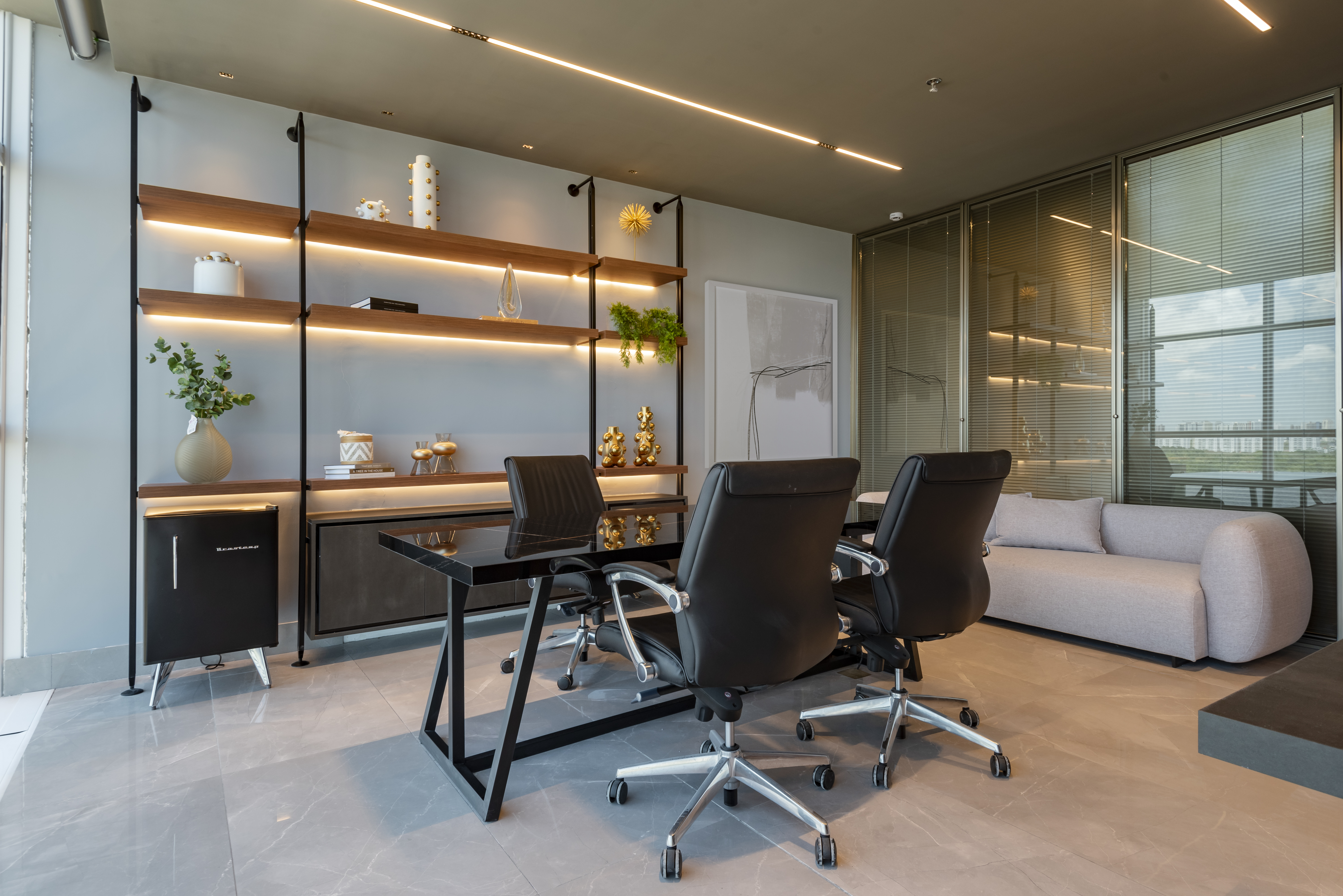CEDRO CO. — sala de reunião com madeira premium